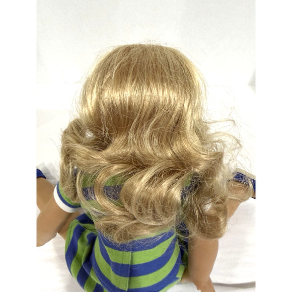 American Girl Doll Girl of the Year 2010 Lanie Holland *retired* - Picture 3 of 5